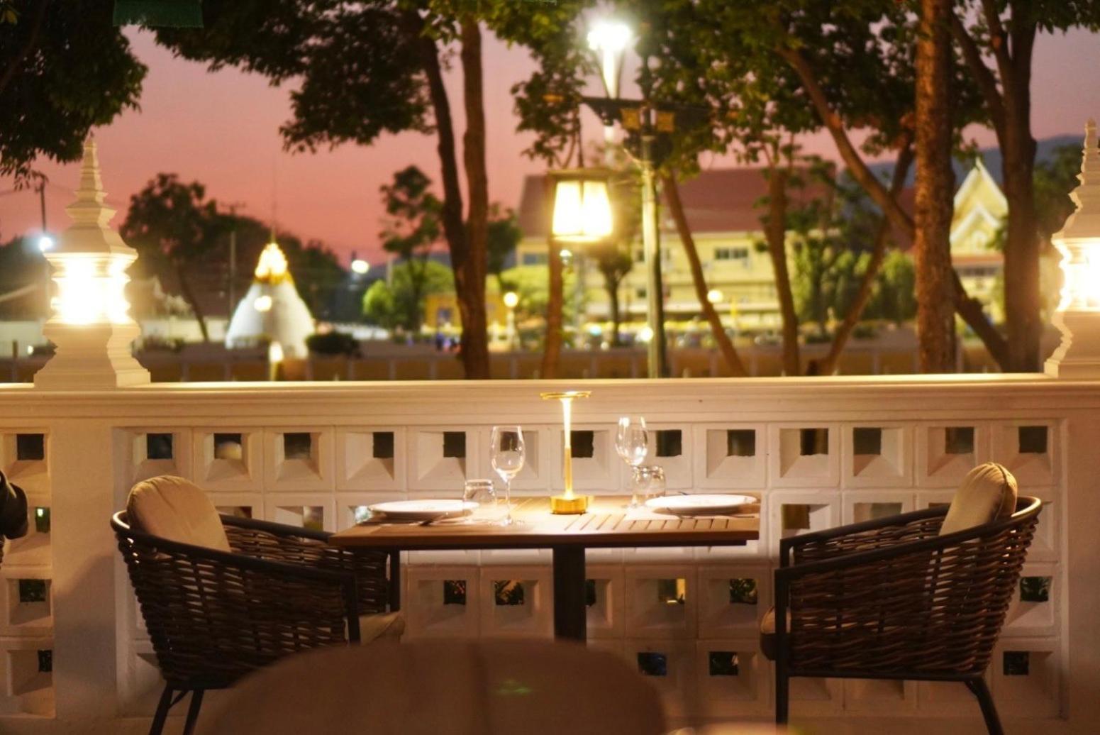 March Hotel & Suite Riverside Hotel 4*
