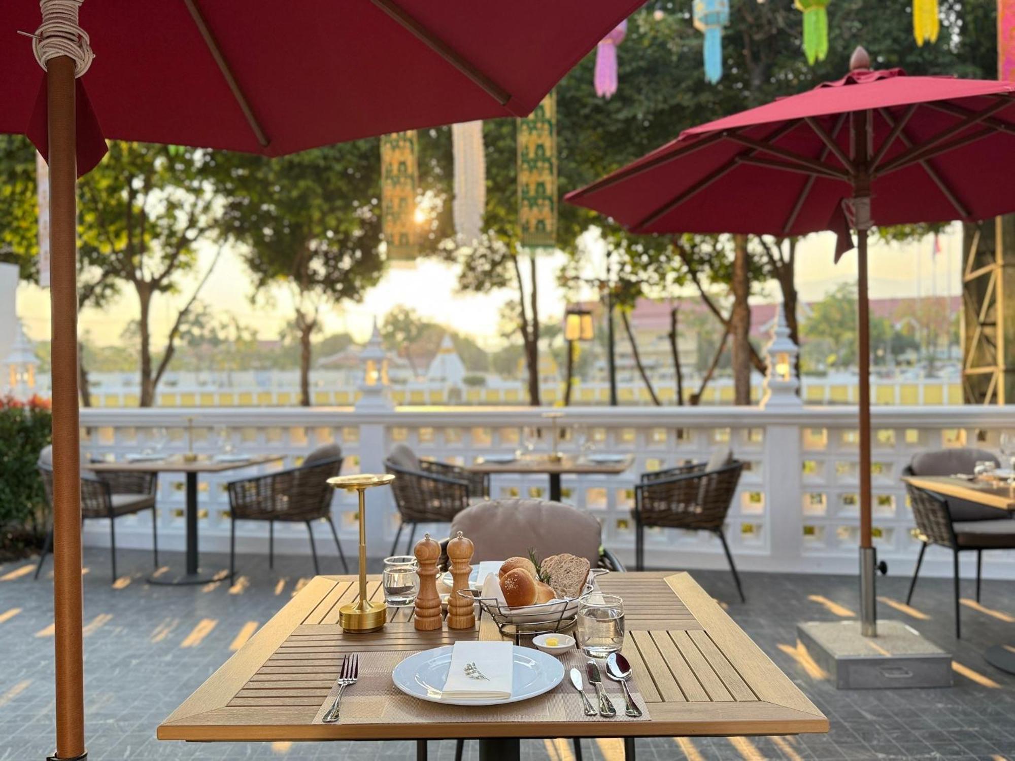 March Hotel & Suite Riverside