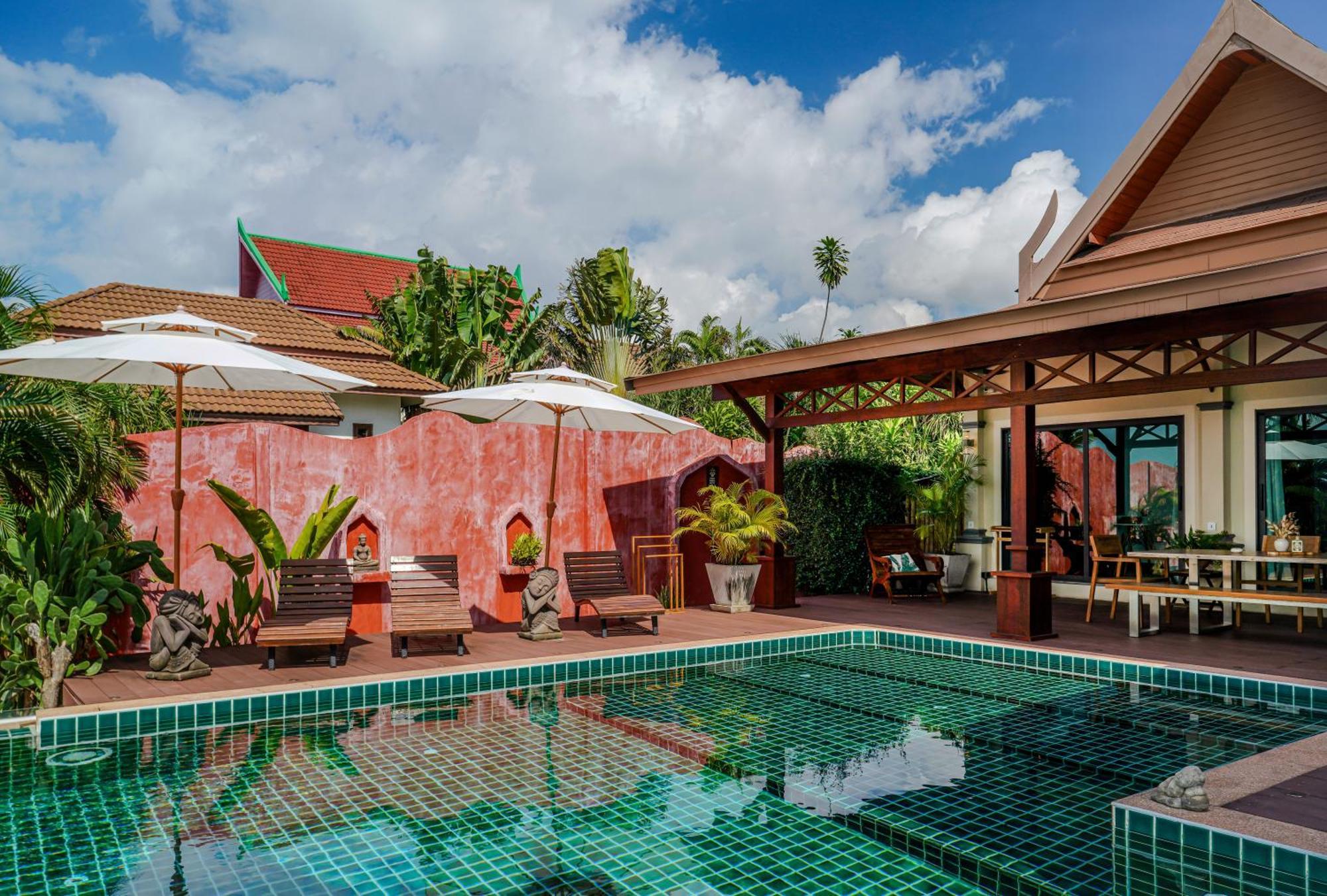 Sun And Beachfront Pool