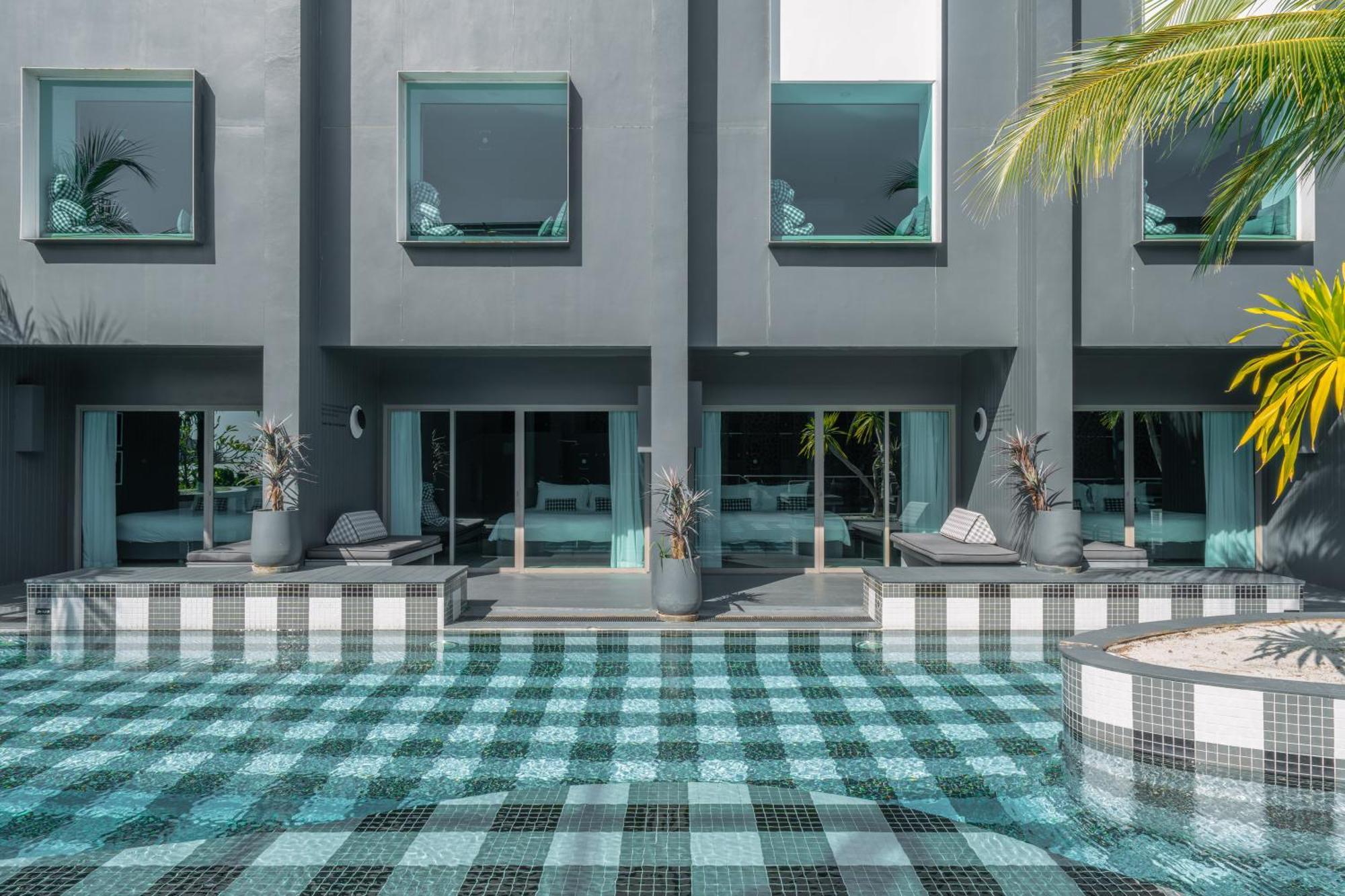 Hotel Tide Phuket Beachfront 5*