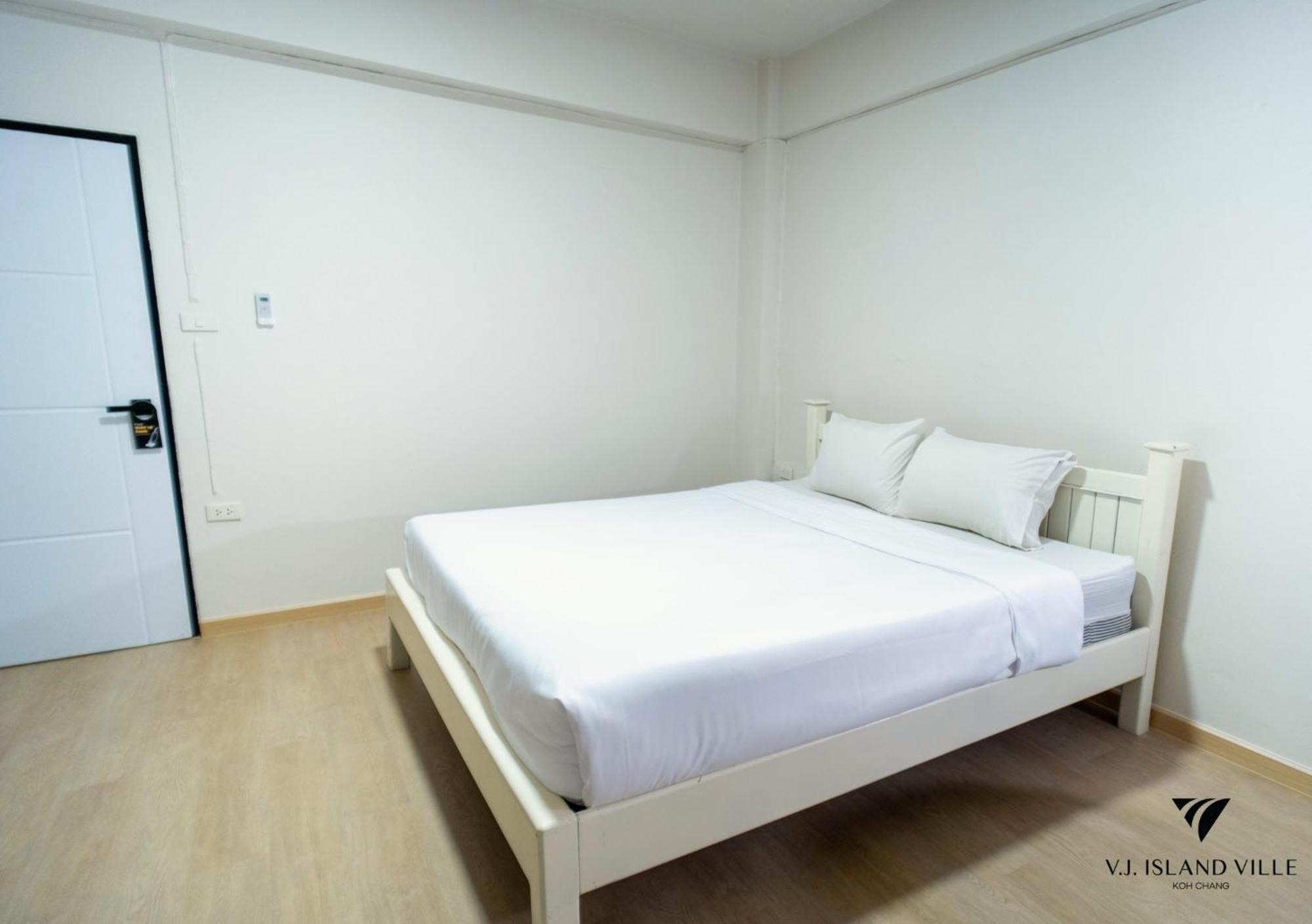 V.j.island View Hotel 2*