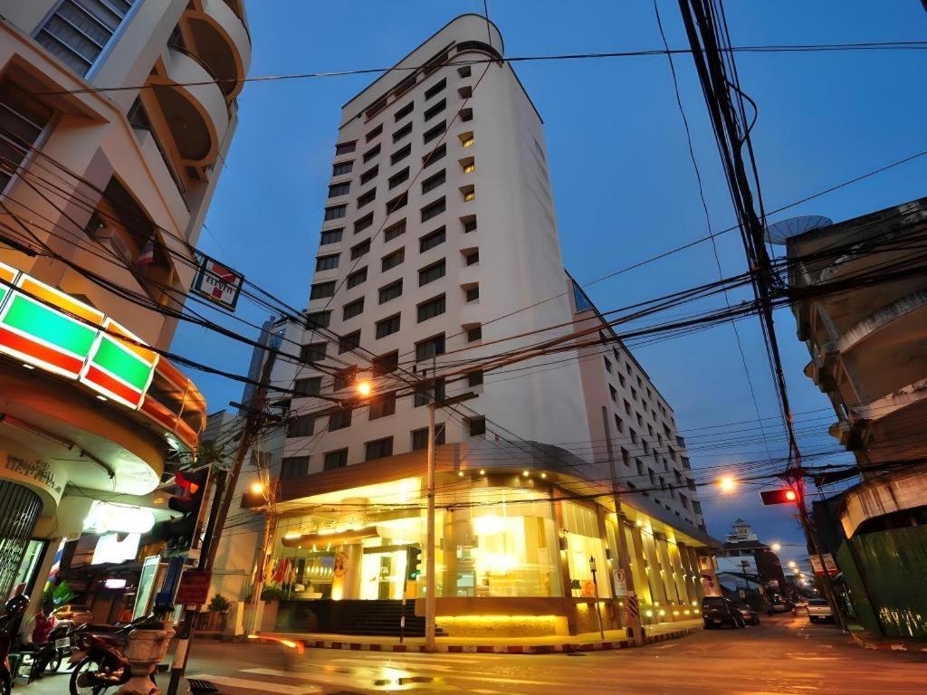 Mayflower Grande Hotel 3*