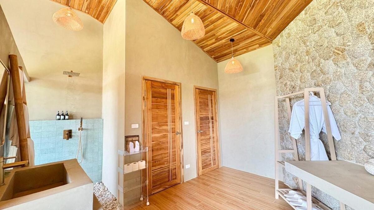 Dana - 2br Sea View And 1