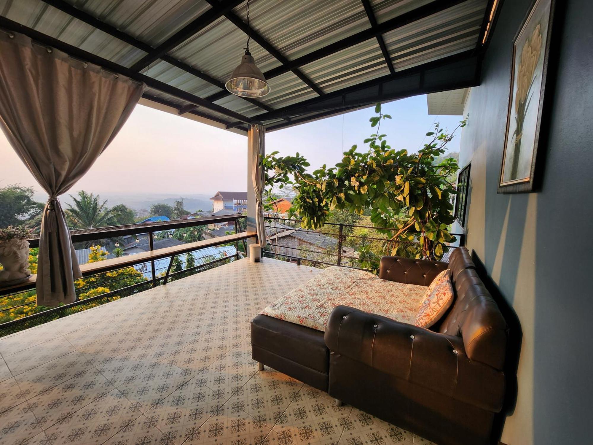 บ้านภูคำฟ้า ดอยปู่ไข่ Baan Phu Kham Fah Hotel