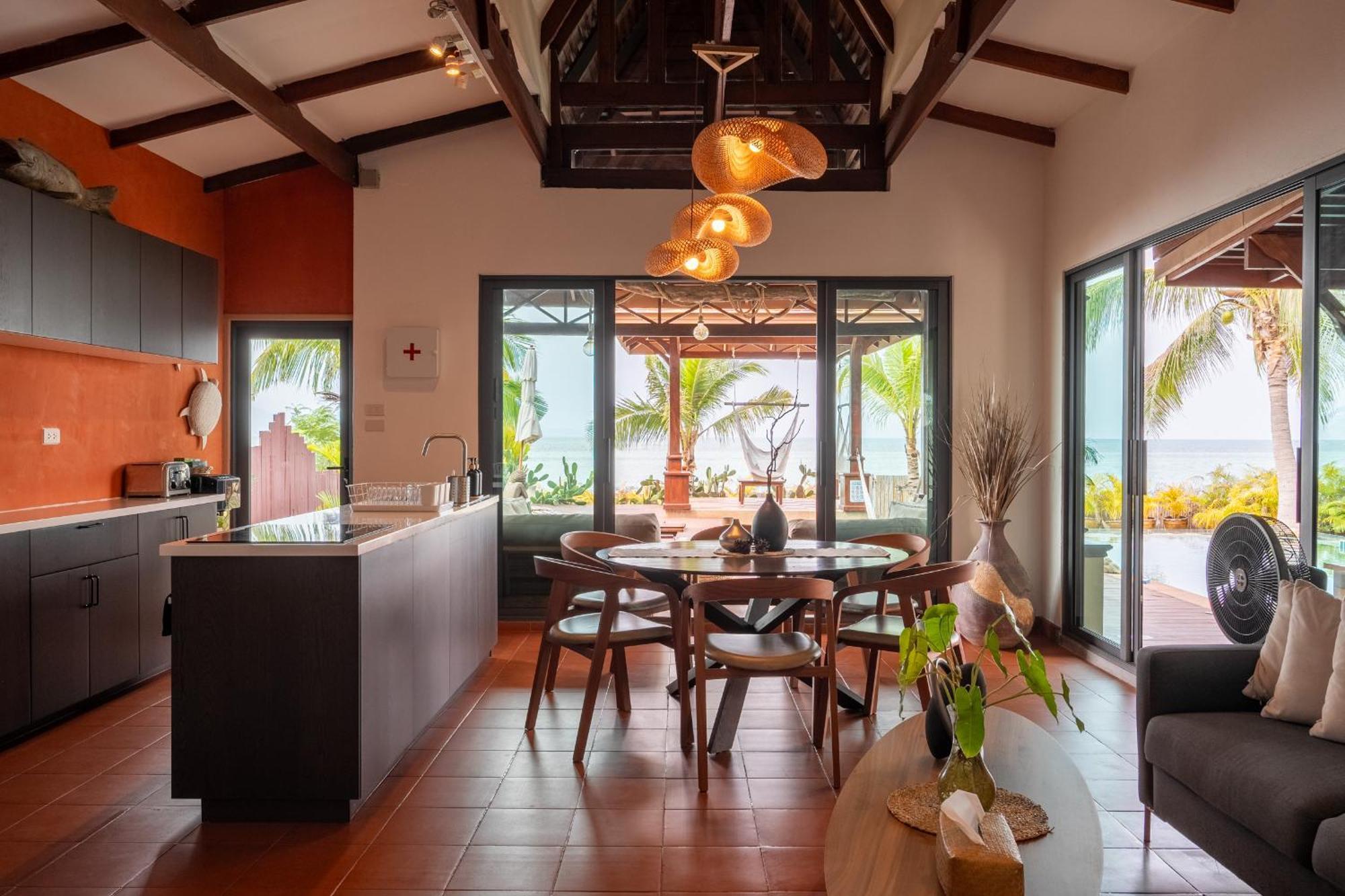 Villa Sun And Beachfront Pool *