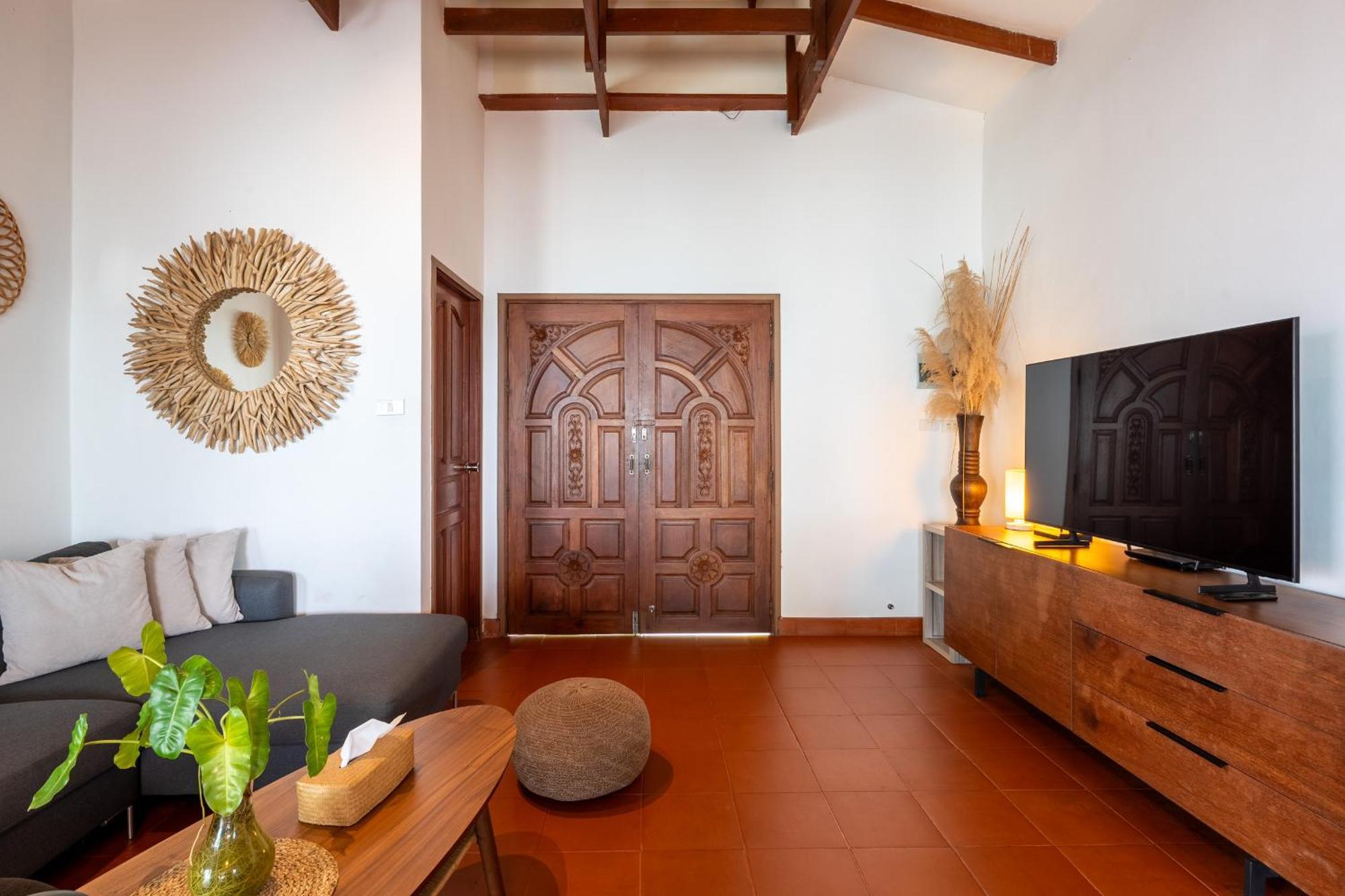 Villa Sun And Beachfront Pool