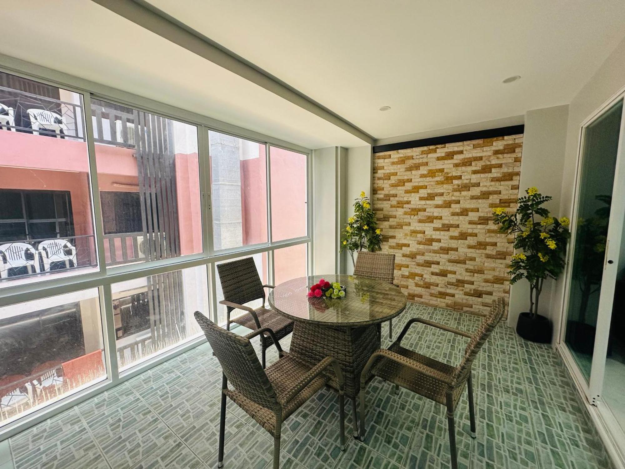 Location Apartments, 2 Bedrooms *