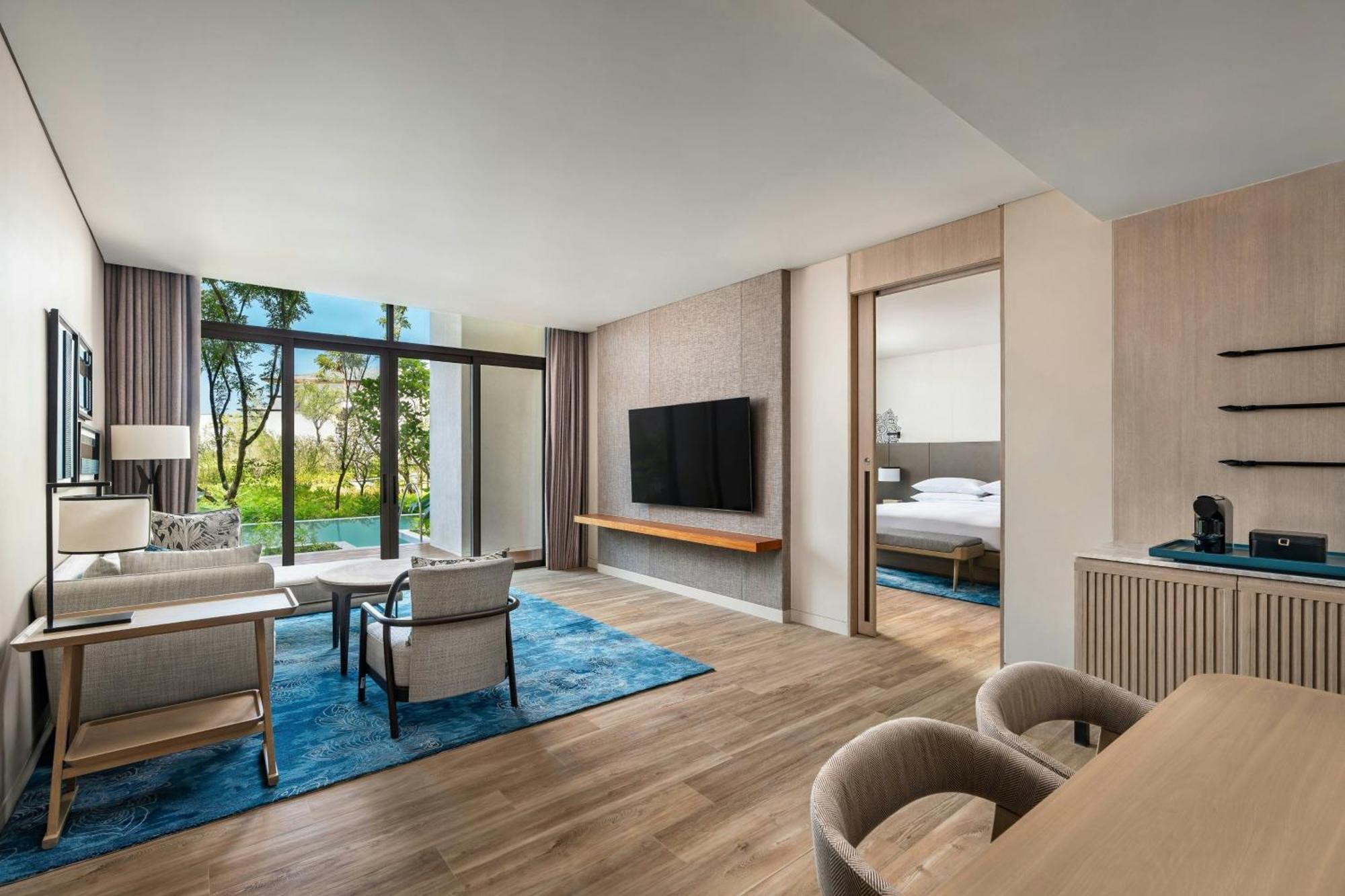 Marriott & Hotel