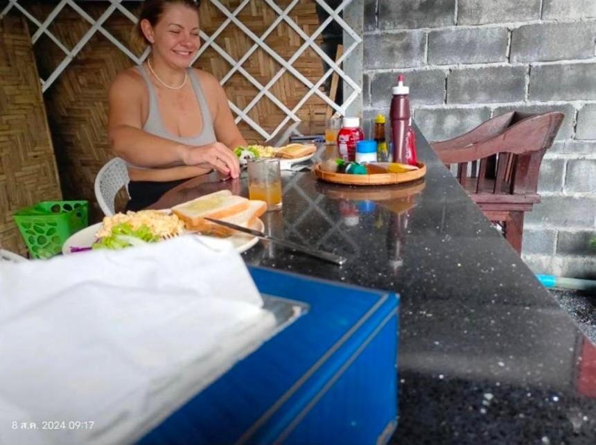 Hacia Light In Box Homestay