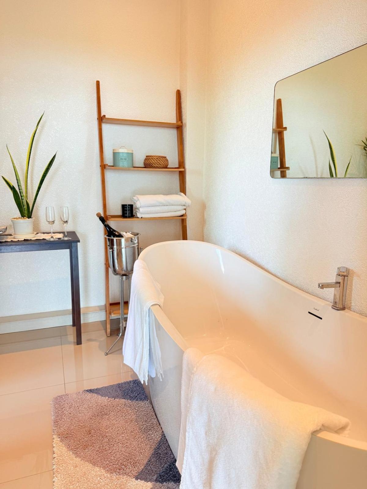 Naamvilla Exclusive * Koh Chang