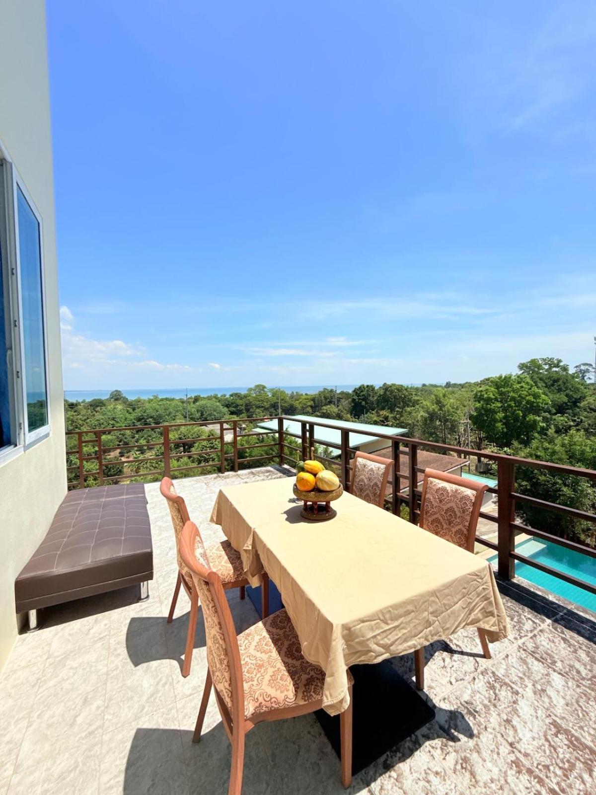Naamvilla Exclusive * Koh Chang