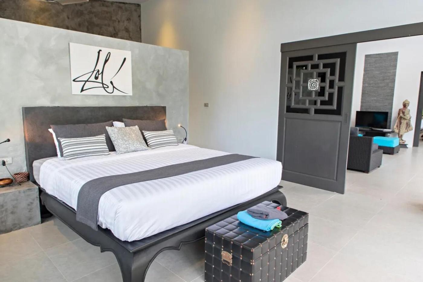 Yin Kuo Private Pool - Side