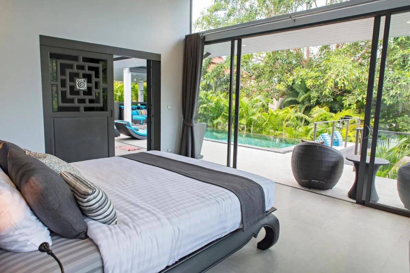 Yin Kuo Private Pool - Side