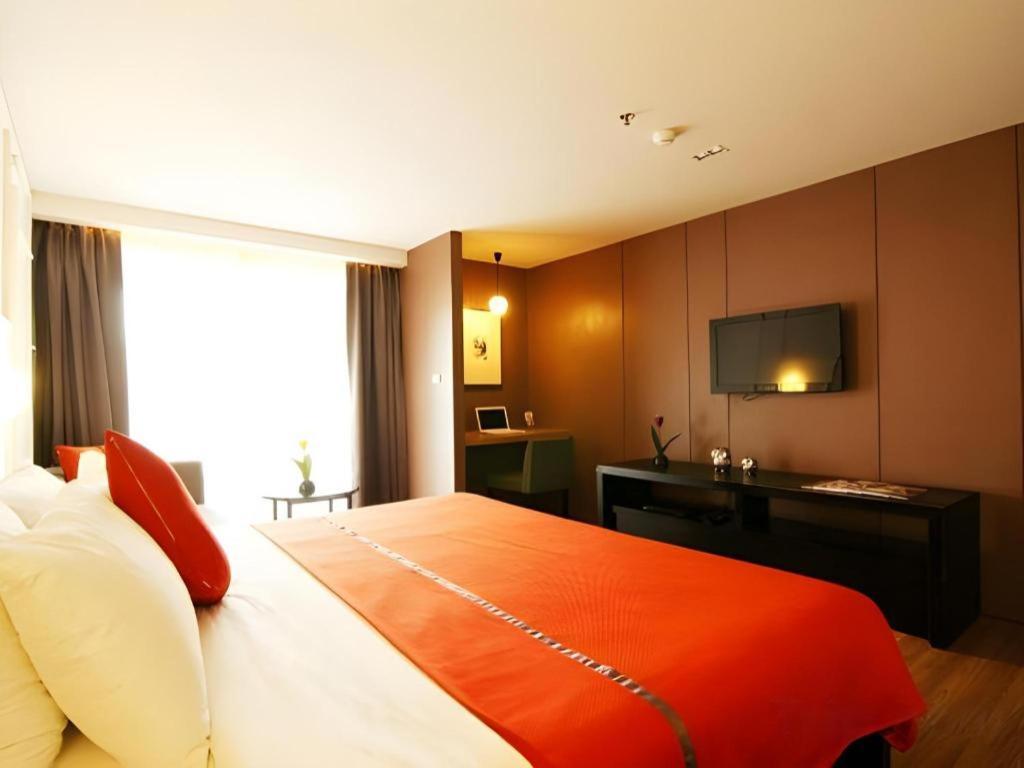 Page 10 Hotel