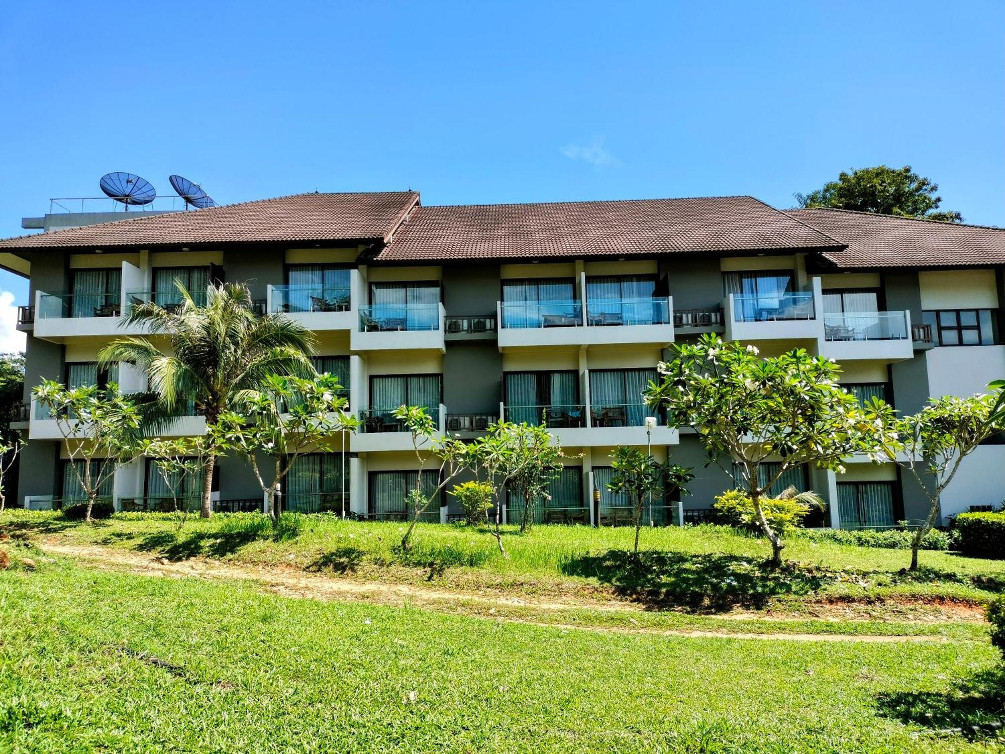 Chang Buri & Hillside 3*