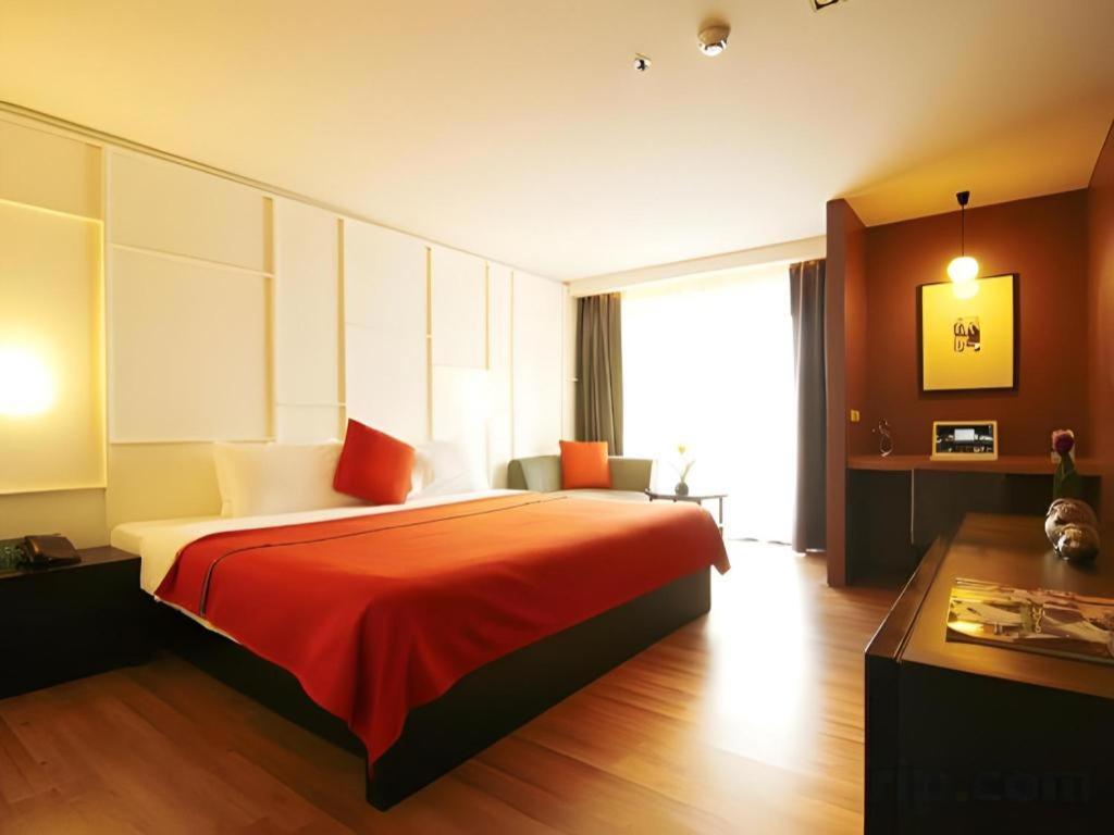 Page 10 Hotel