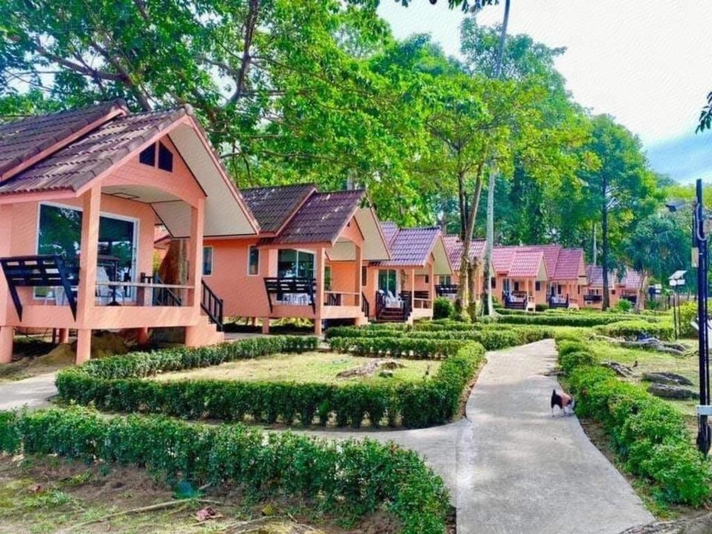 Sea Flower Resort 2*