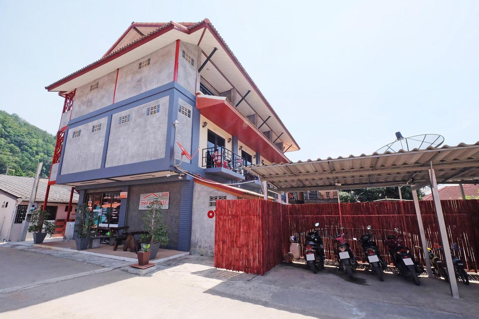 Hotel Oyo 609 Lanta Dream House