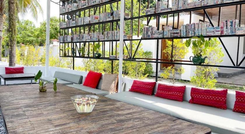 The Living Pool Hotel 3*