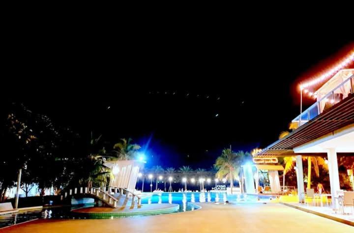 2 ห้องนอน 2 ห้องน้ำ Seaview ชั้น18 Apartment *