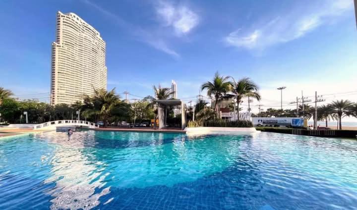 2 ห้องนอน 2 ห้องน้ำ Seaview ชั้น18 Apartment *