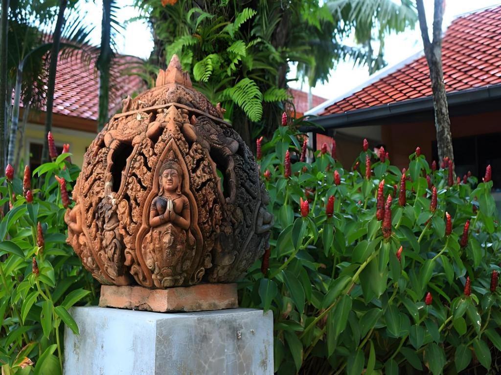 Royal Lee And Resort Nai Yang