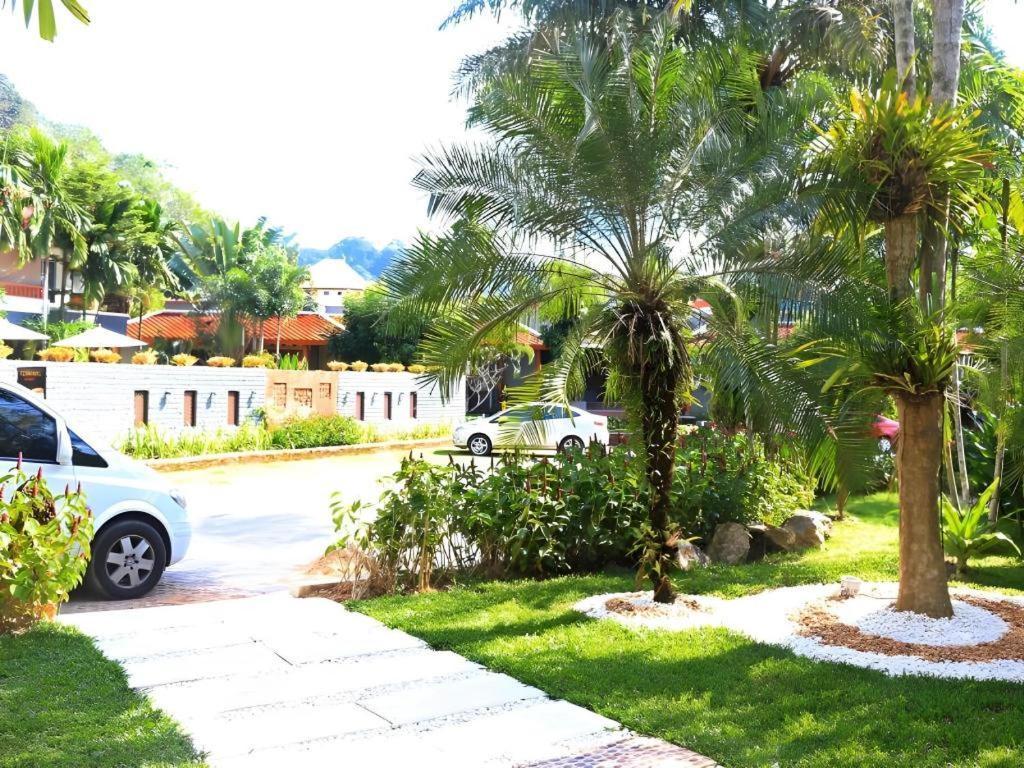 Royal Lee And Resort Nai Yang