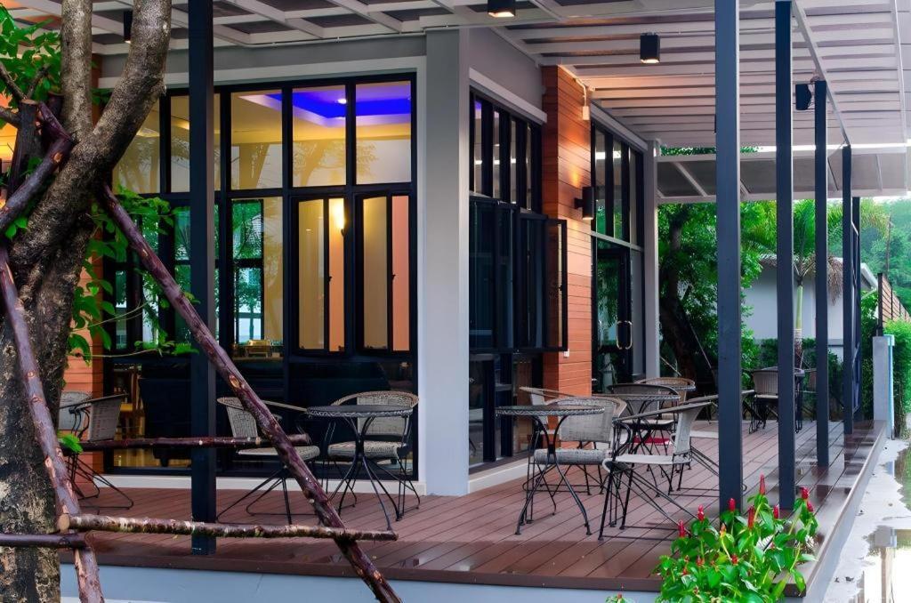 Seree Grand Resort