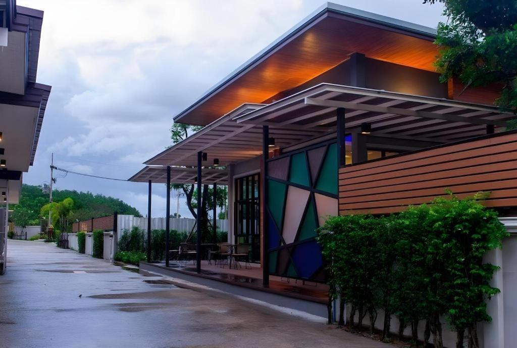 Seree Grand Resort