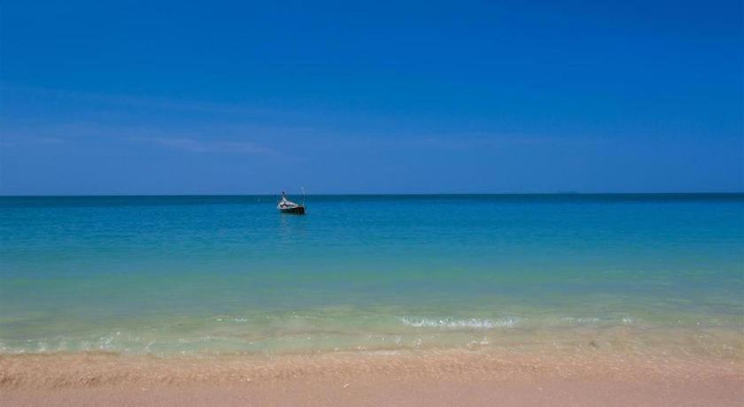 Hugs & * Koh Lanta
