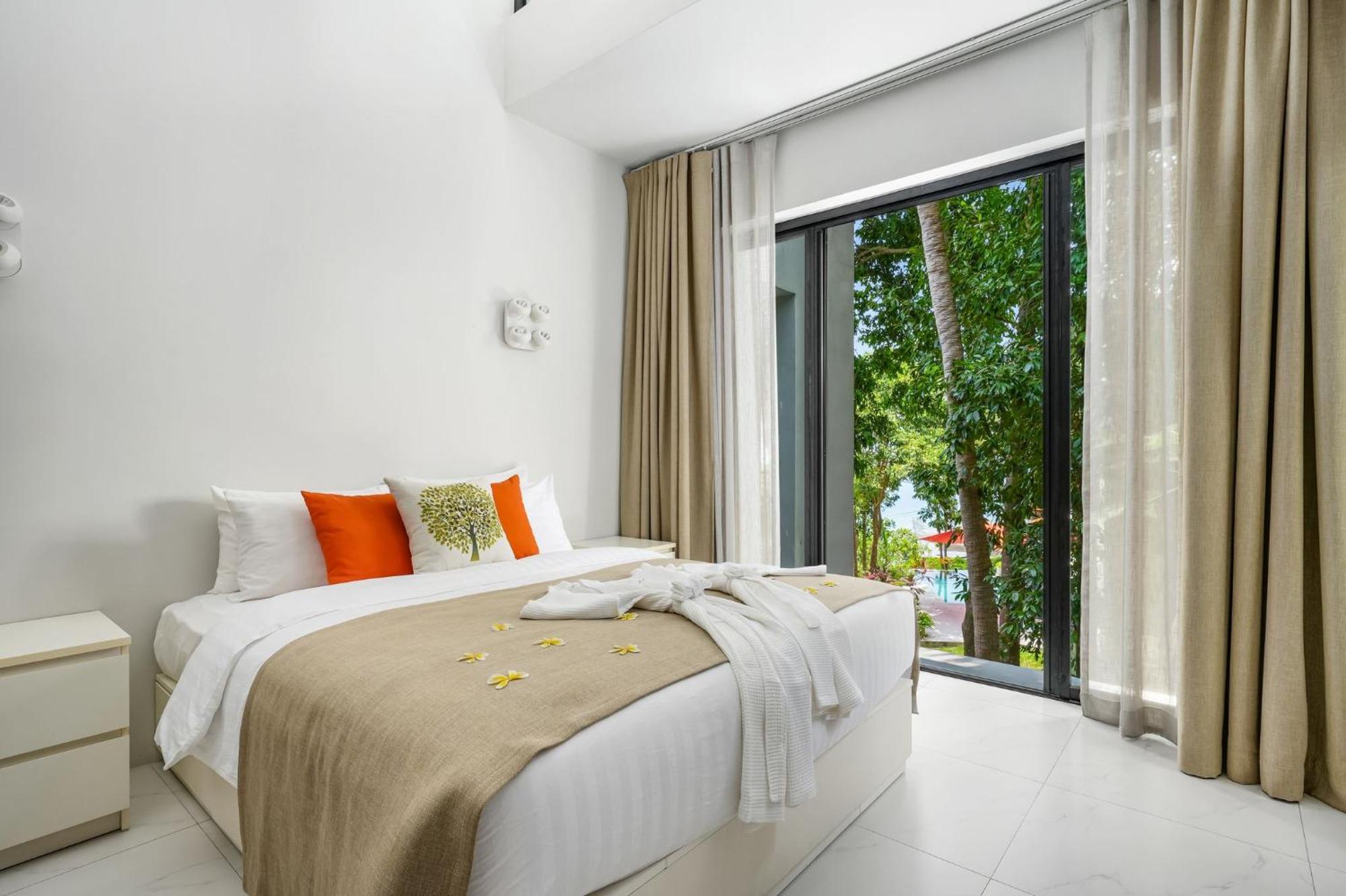 Serene Escape At Blue One - Your Luxurious 3-bed Retreat Awaits *