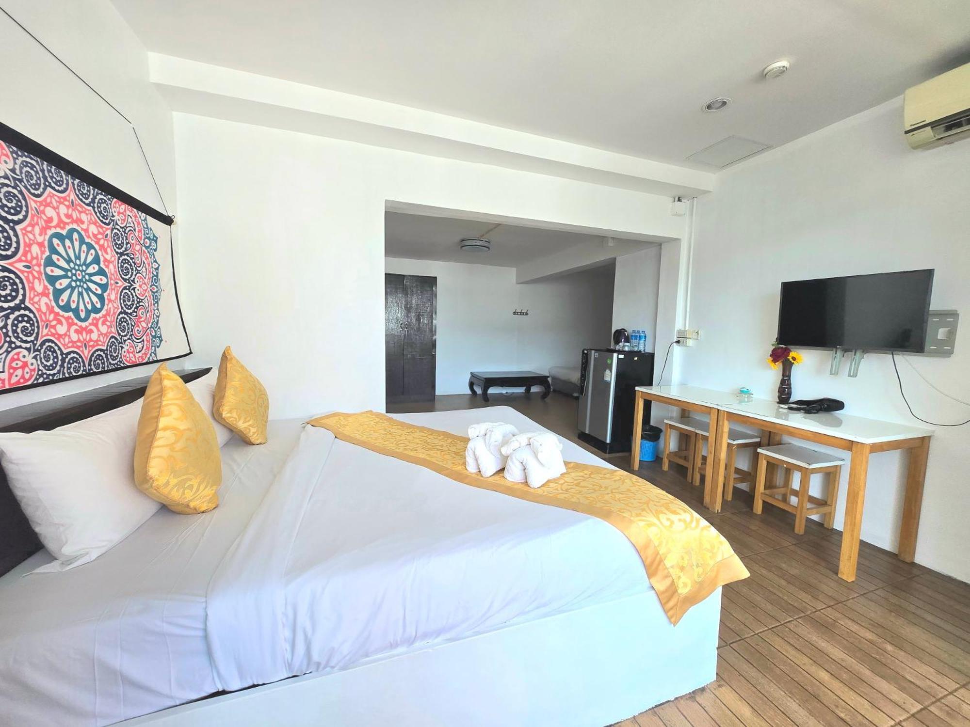 Happy 99 Hotel 3*