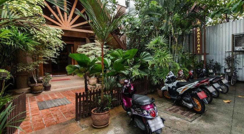 Chada Thai House Hotel 2*
