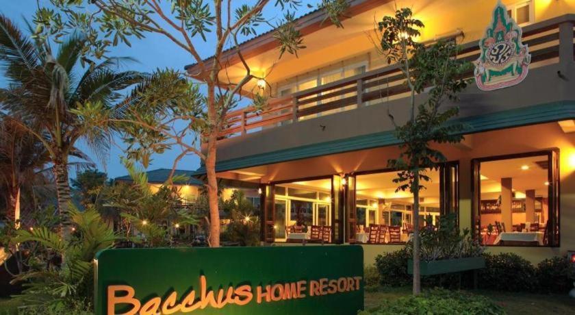 Bacchus 3*