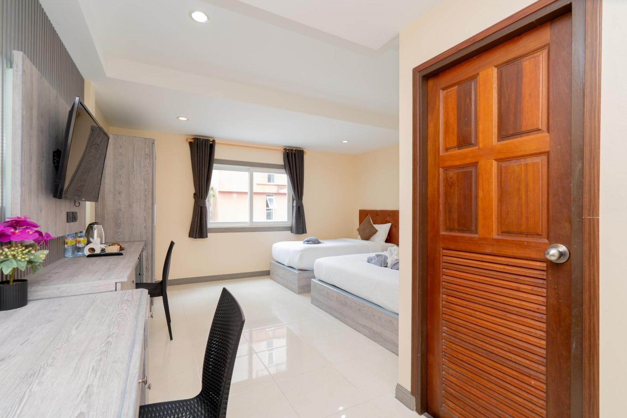 Square One Hotel