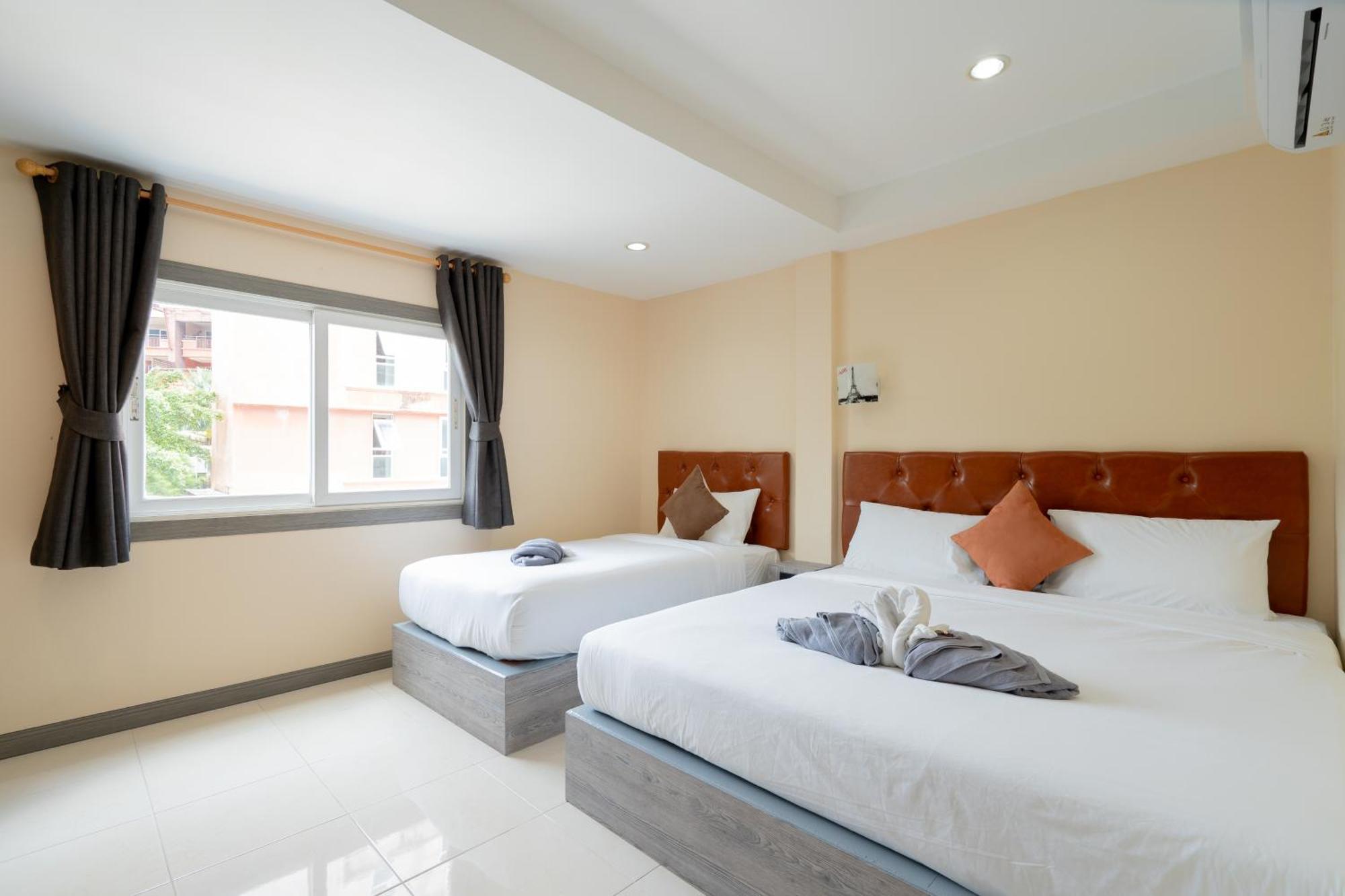 Hotel Square One 3*