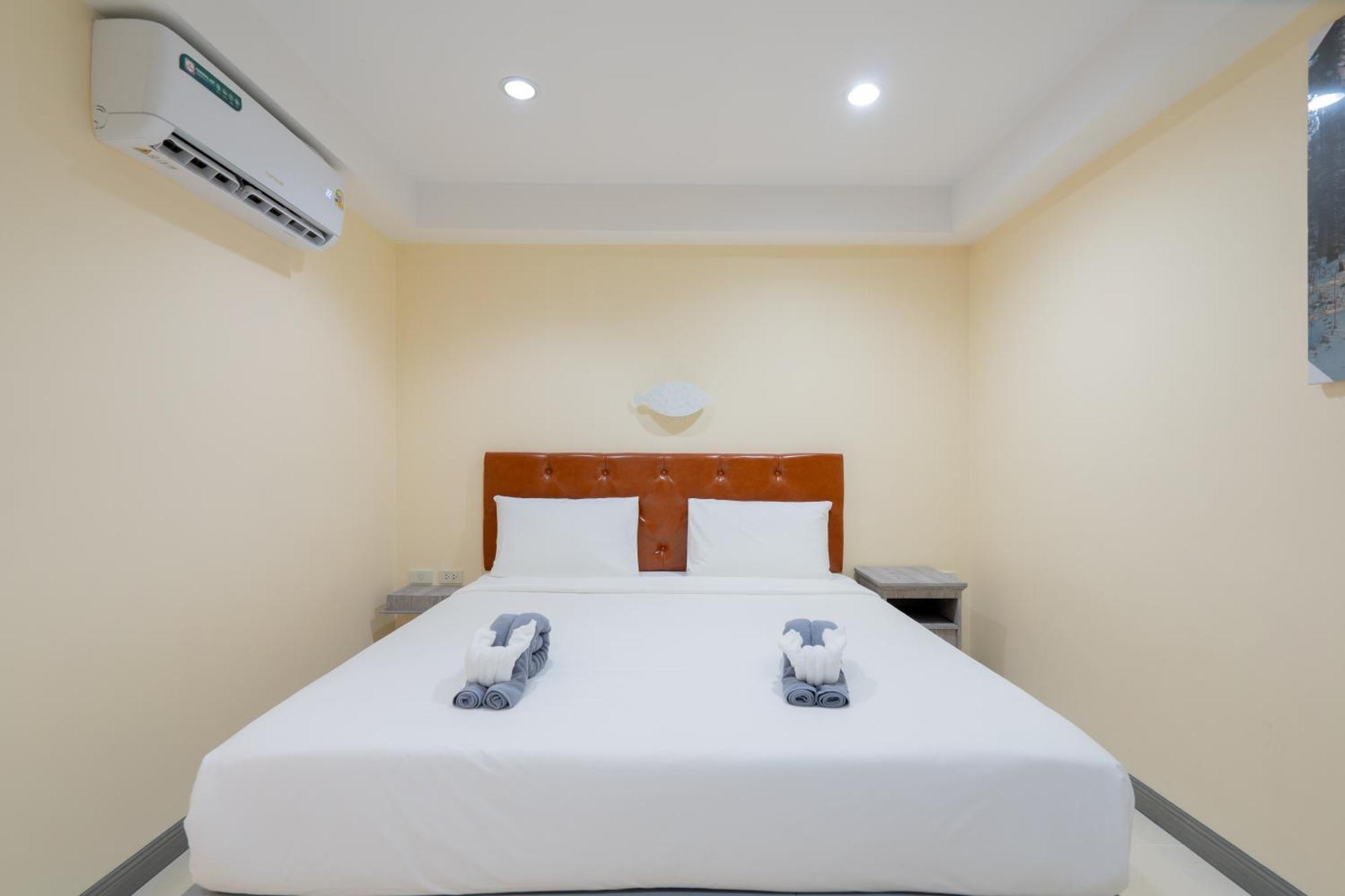 Square One Hotel