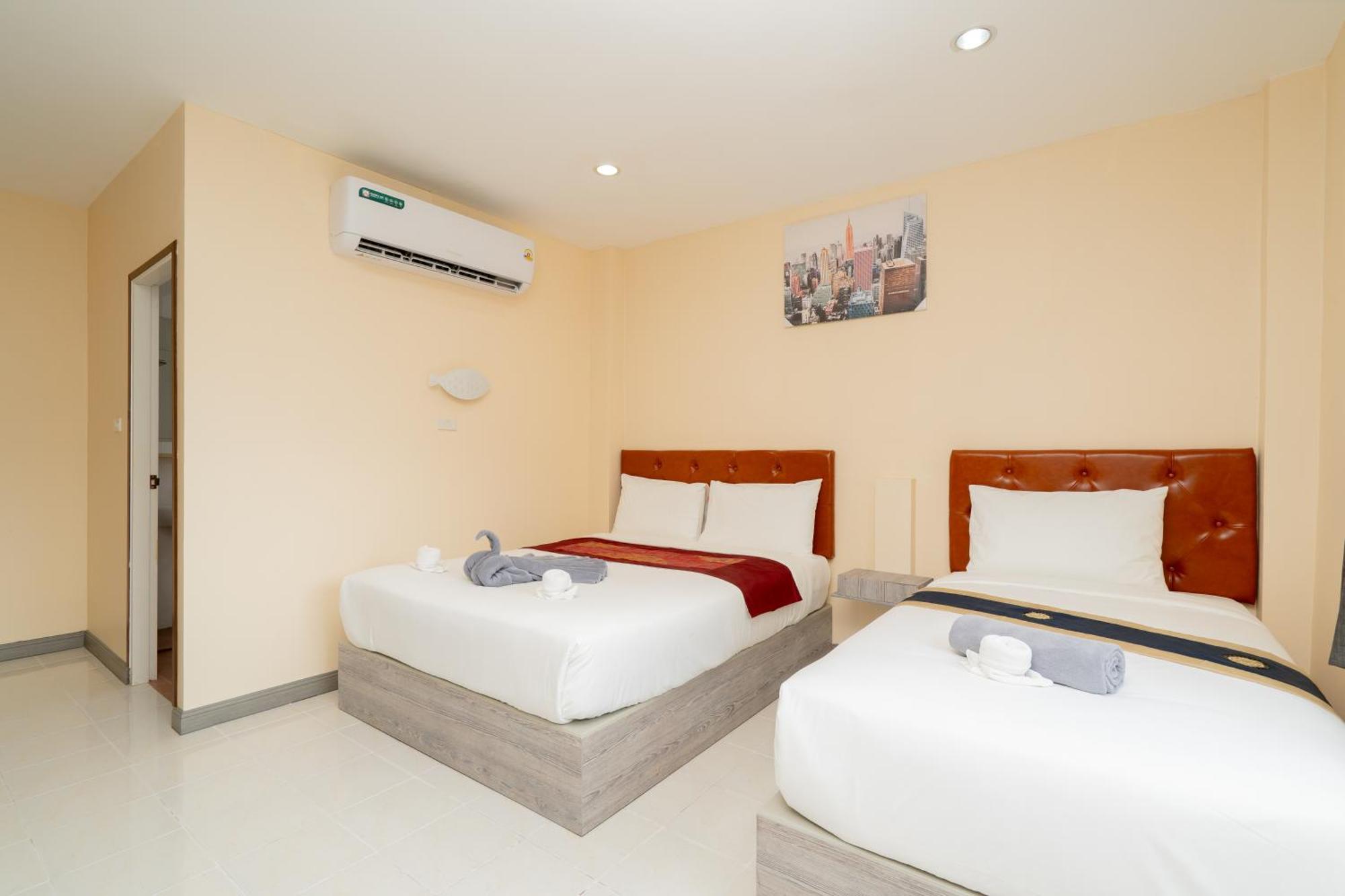 Hotel Square One 3*