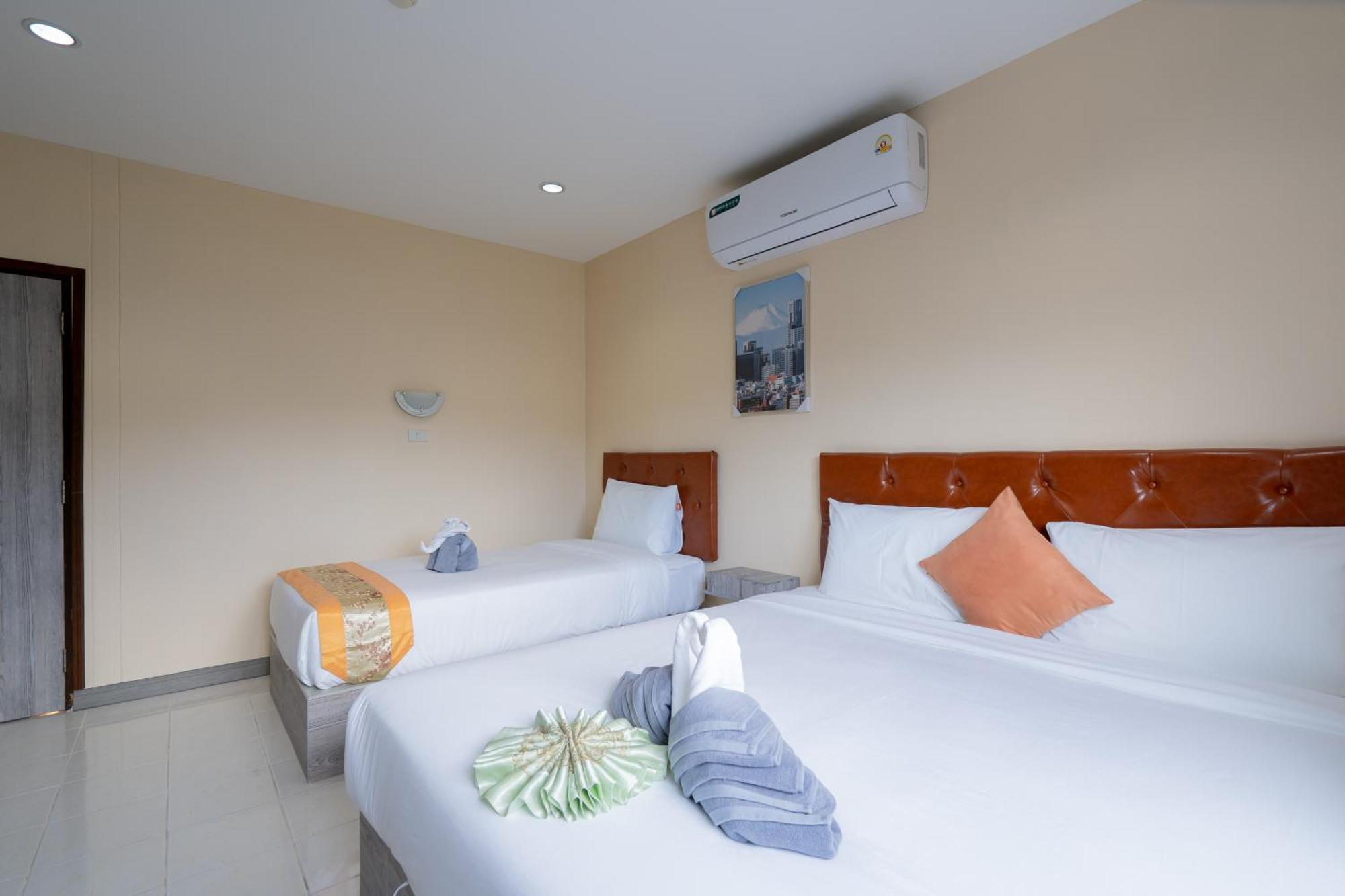 Hotel Square One 3*