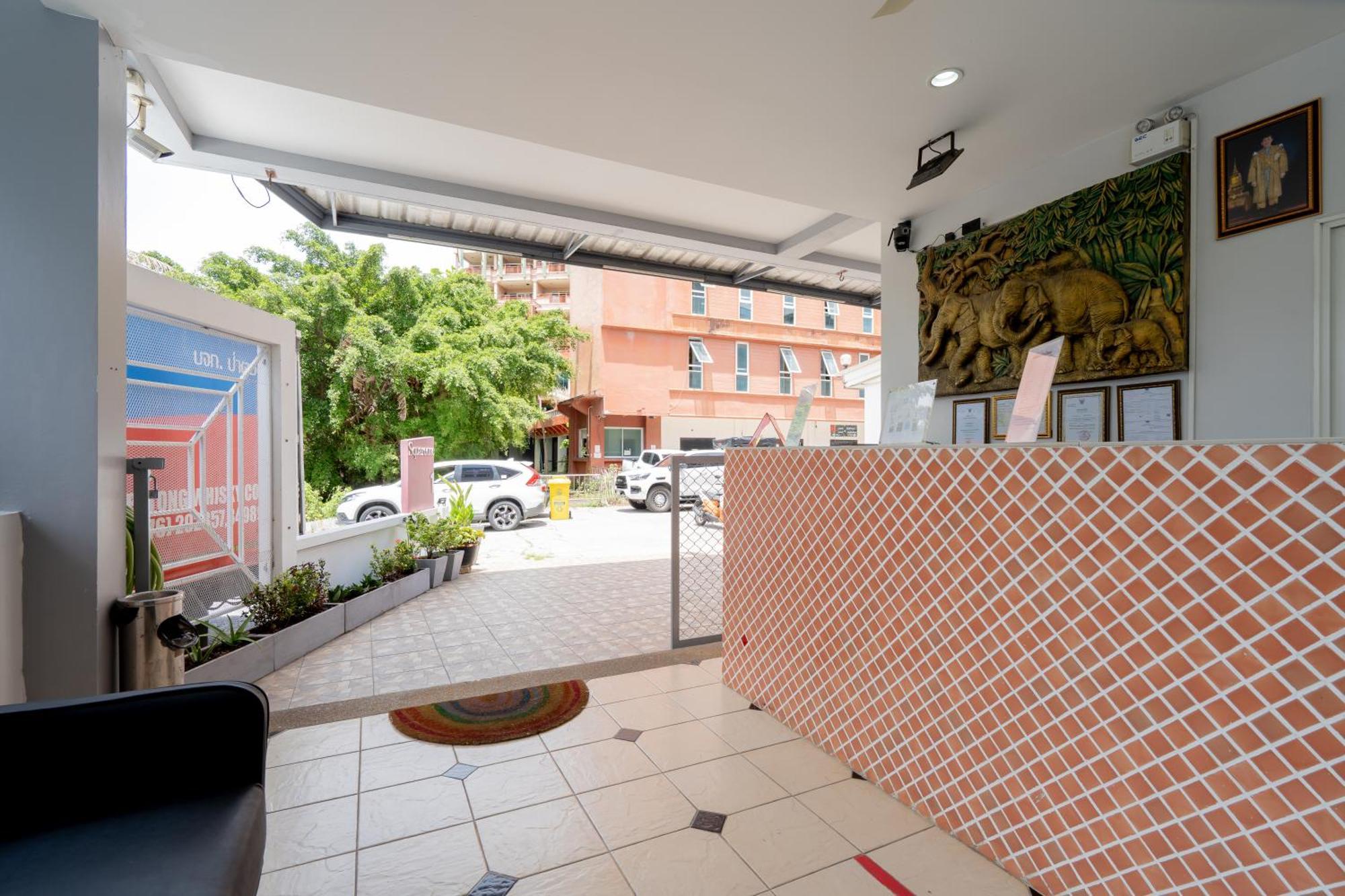 Square One Hotel