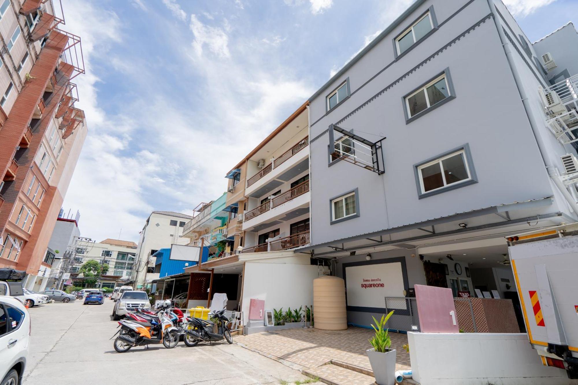 Square One Hotel