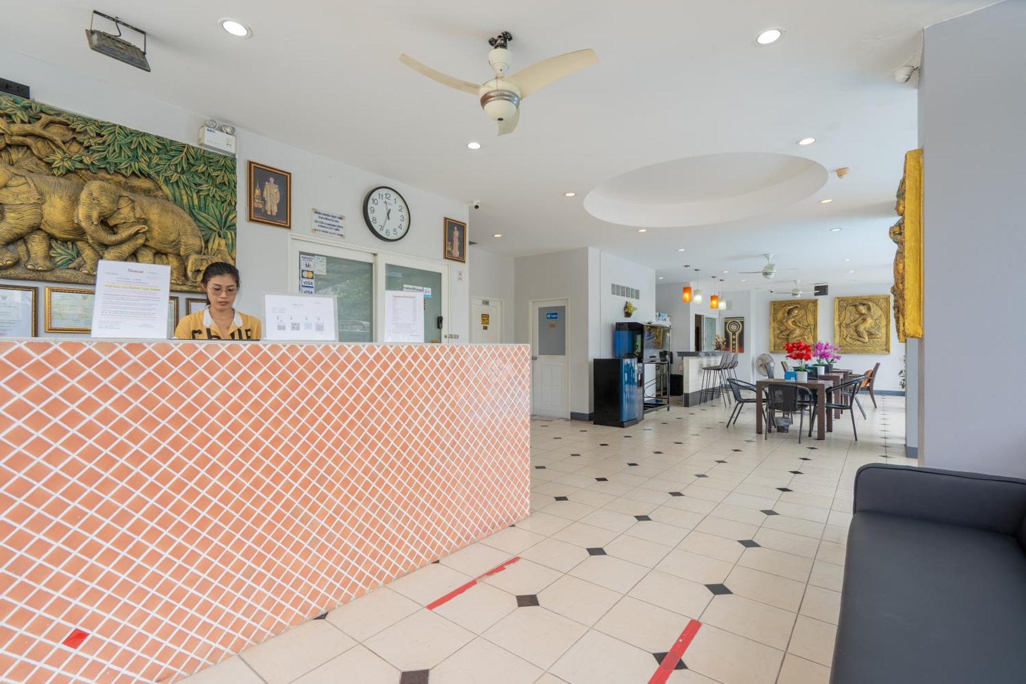 Hotel Square One 3*