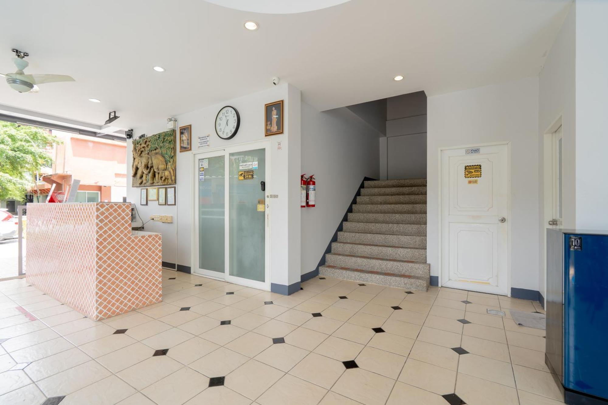 Square One Hotel