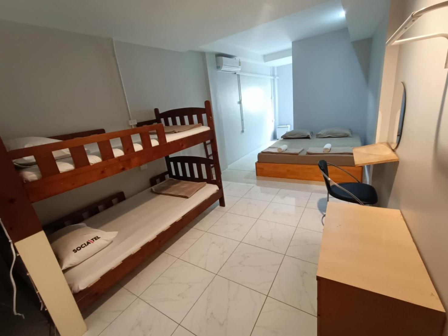 Hostel Ler 65 *