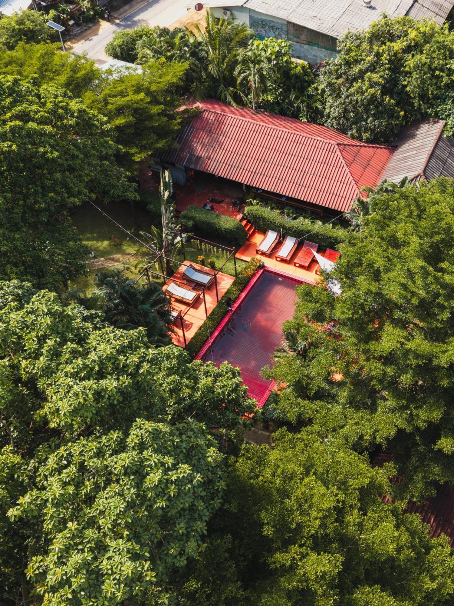 Red Moon Hideaway 4*