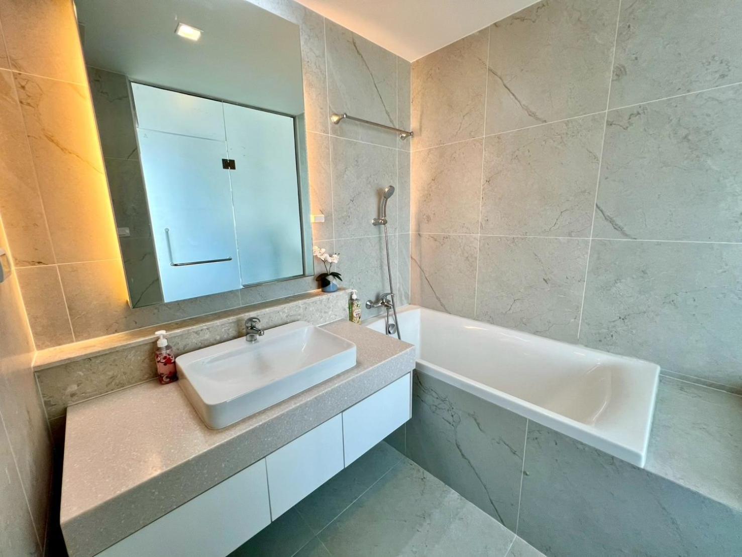 Apartment The Astra 2 Bedrooms By Ping Chiang Mai