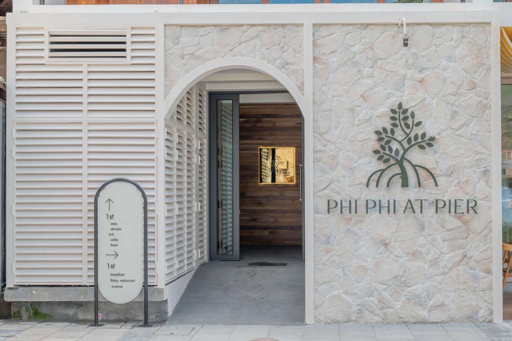At Pier 4* Phi Phi Don