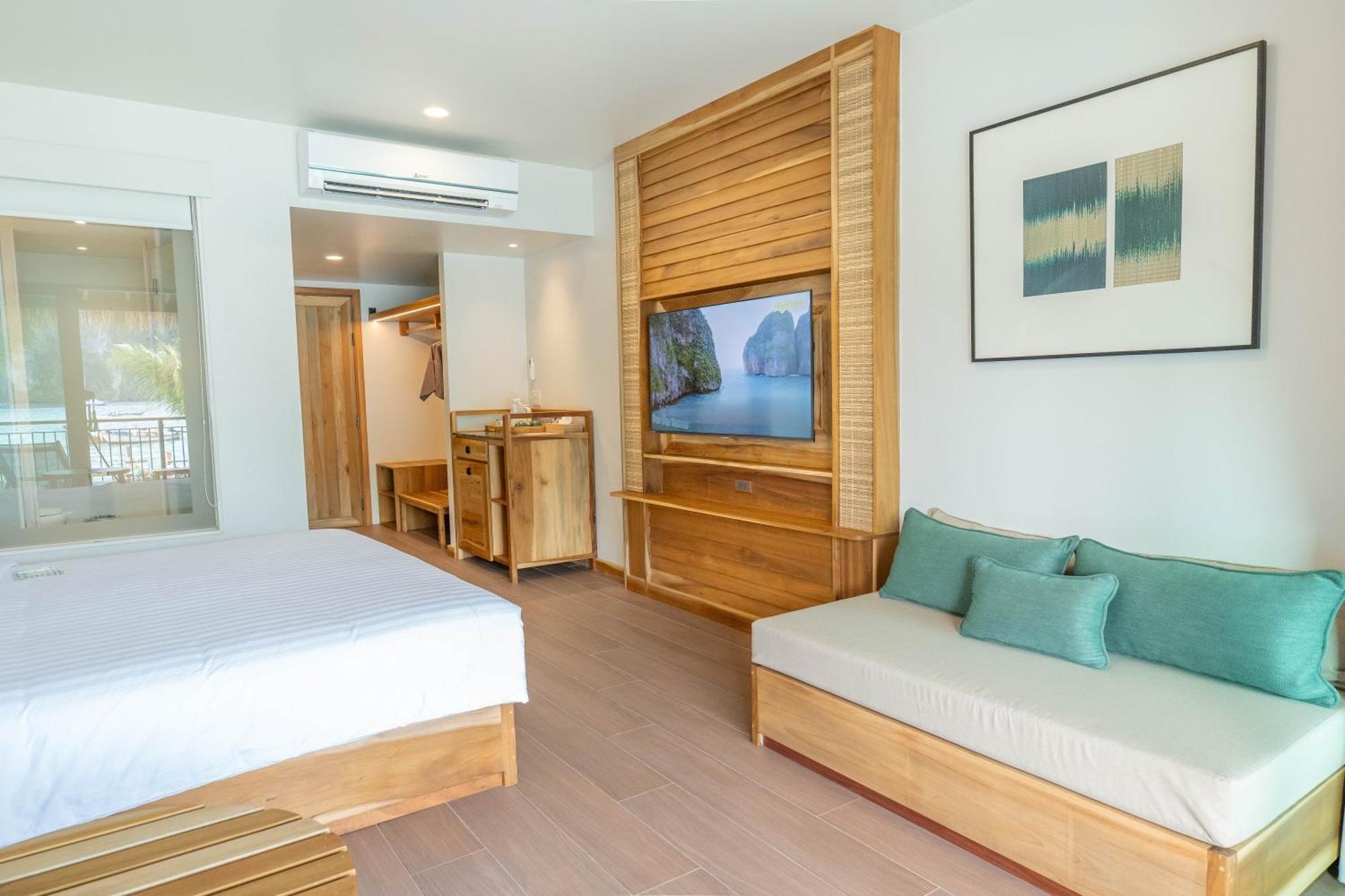 At Pier Hotel 4*