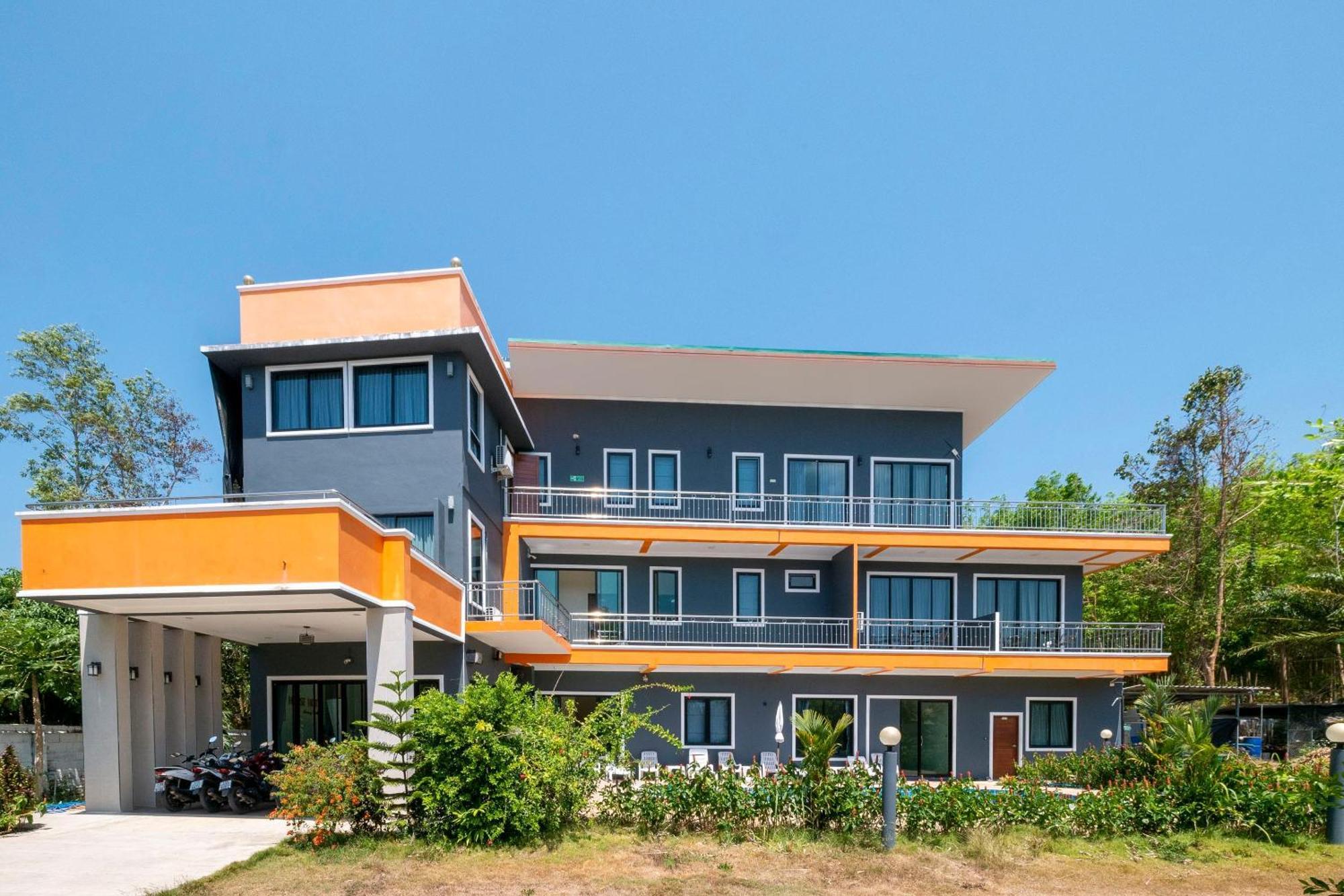 Oyo 665 Sj House