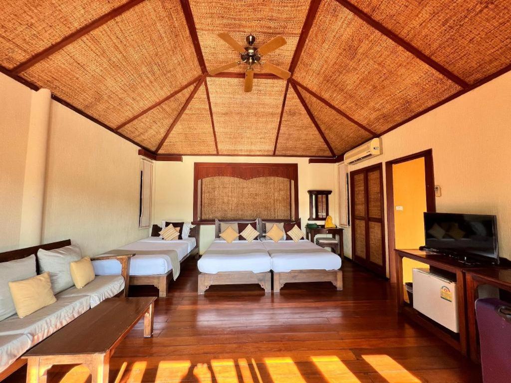 Hotsprings Resort 4*